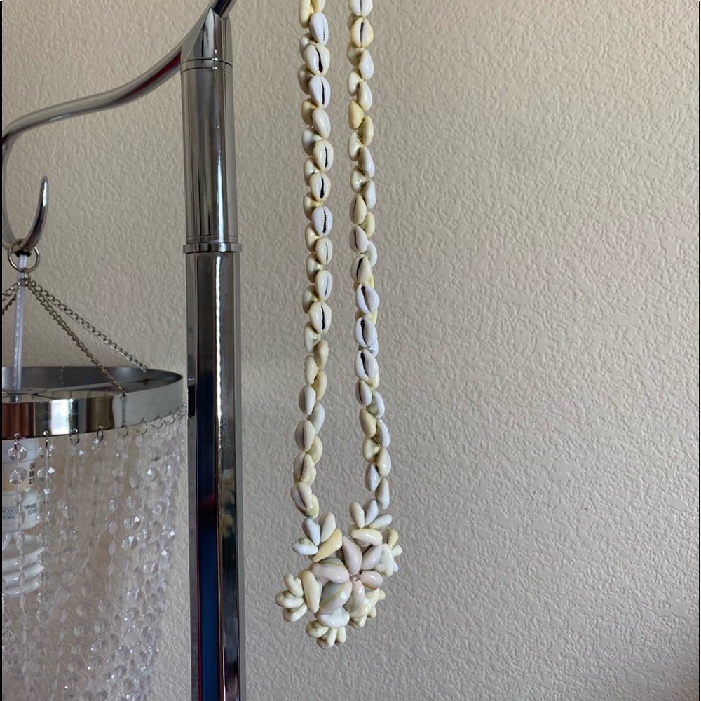 Shell Necklace - Picture 5 of 5